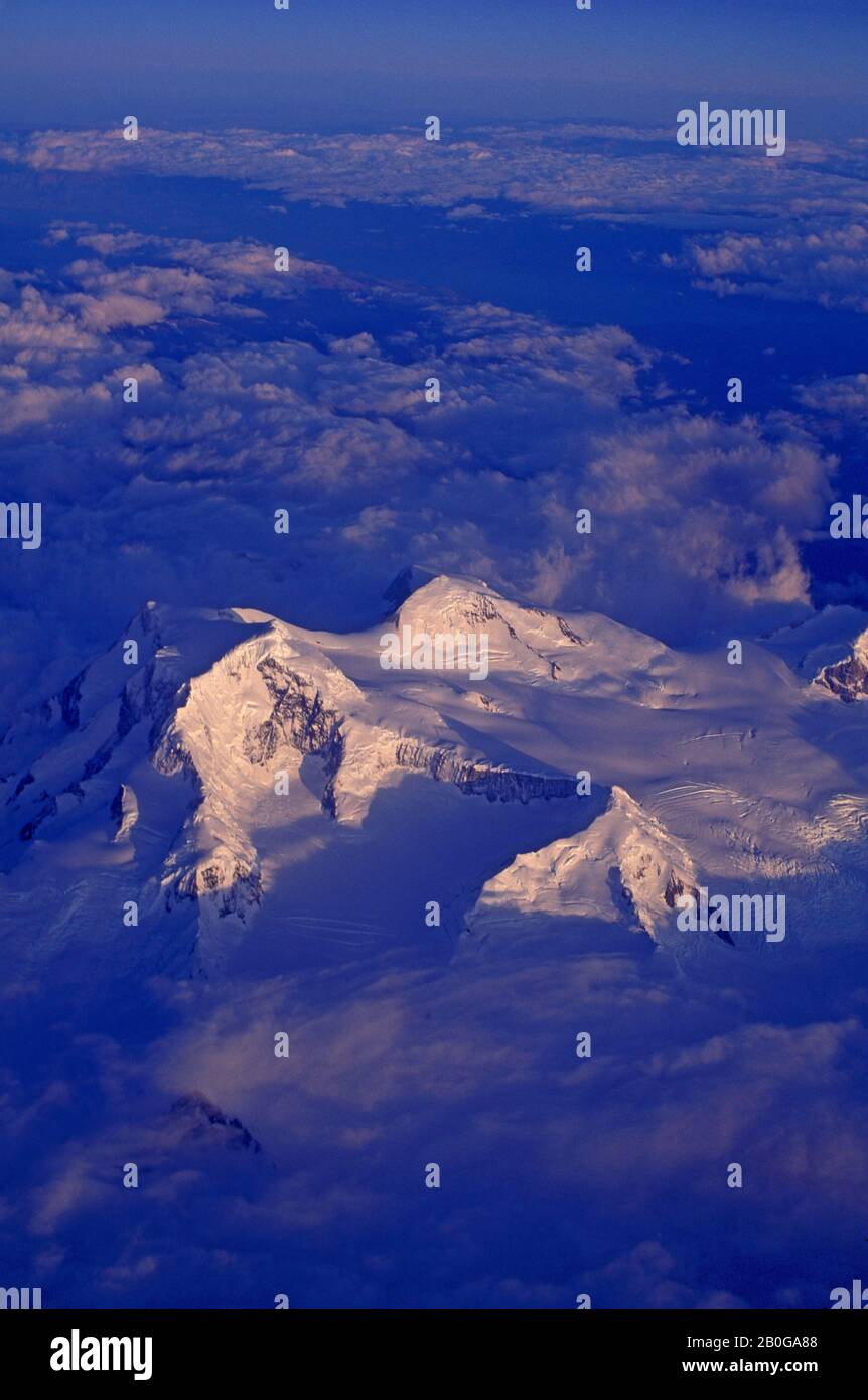 CHILI, VUE AÉRIENNE DES MONTAGNES DES ANDES, AU SUD DE SANTIAGO Banque D'Images