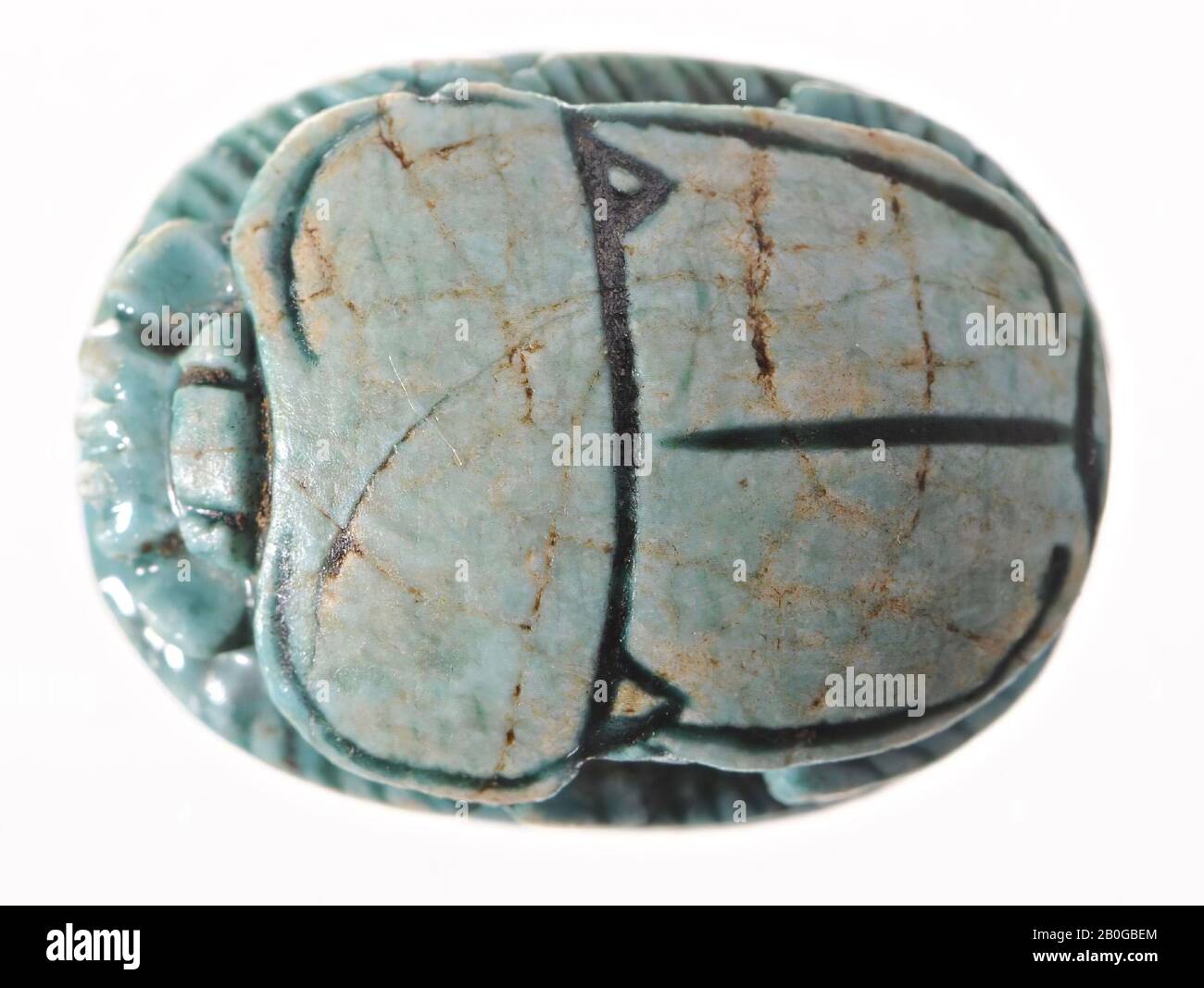 Scarab, Scarab avec dos rond et détails finement gravés: Parties de la tête et de la bouche, corps avant avec deux courbes le long des '' épaules '', abdomen avec dichotomie et saillies triangulaires. Côté avec jambes en relief élevé, avec ombrage incisé. Zone abdominale avec hi, scarab, soapstone, glacer, 1,5 x 1,15 x 0,75 cm, troisième Période intermédiaire, XXIème-22ème dynastie (?) 900-800 BC, Egypte Banque D'Images