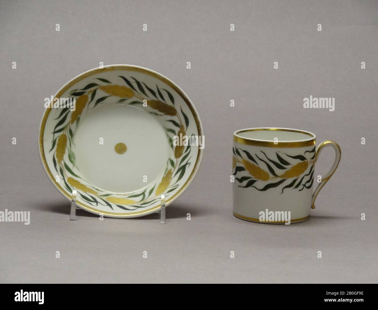 Fabrique de porcelaine Sèvres, française, 1756–présente, tasse et soucoupe, 1810–20, porcelaine pâte dure, tasse : 2 3/8 x 2 7/16 po. (6 x 6,2 cm Banque D'Images