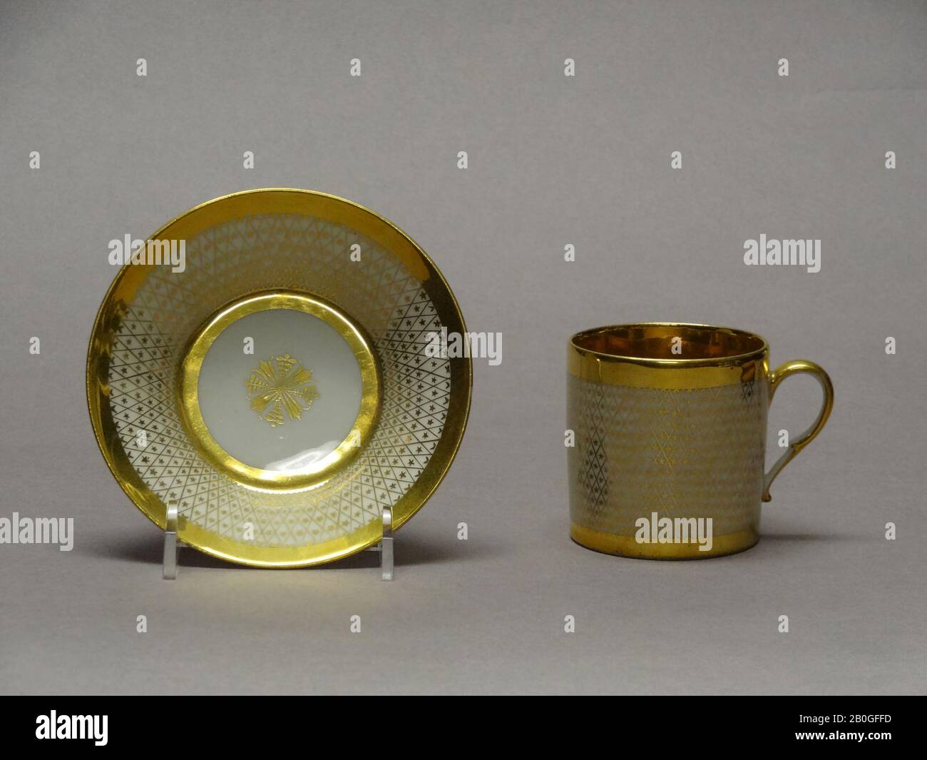 Paris?, tasse et soucoupe, 1800–10, porcelaine à pâte dure, tasse : 2 1/8 x 2 1/2 po. (5,4 x 6,4 cm Banque D'Images