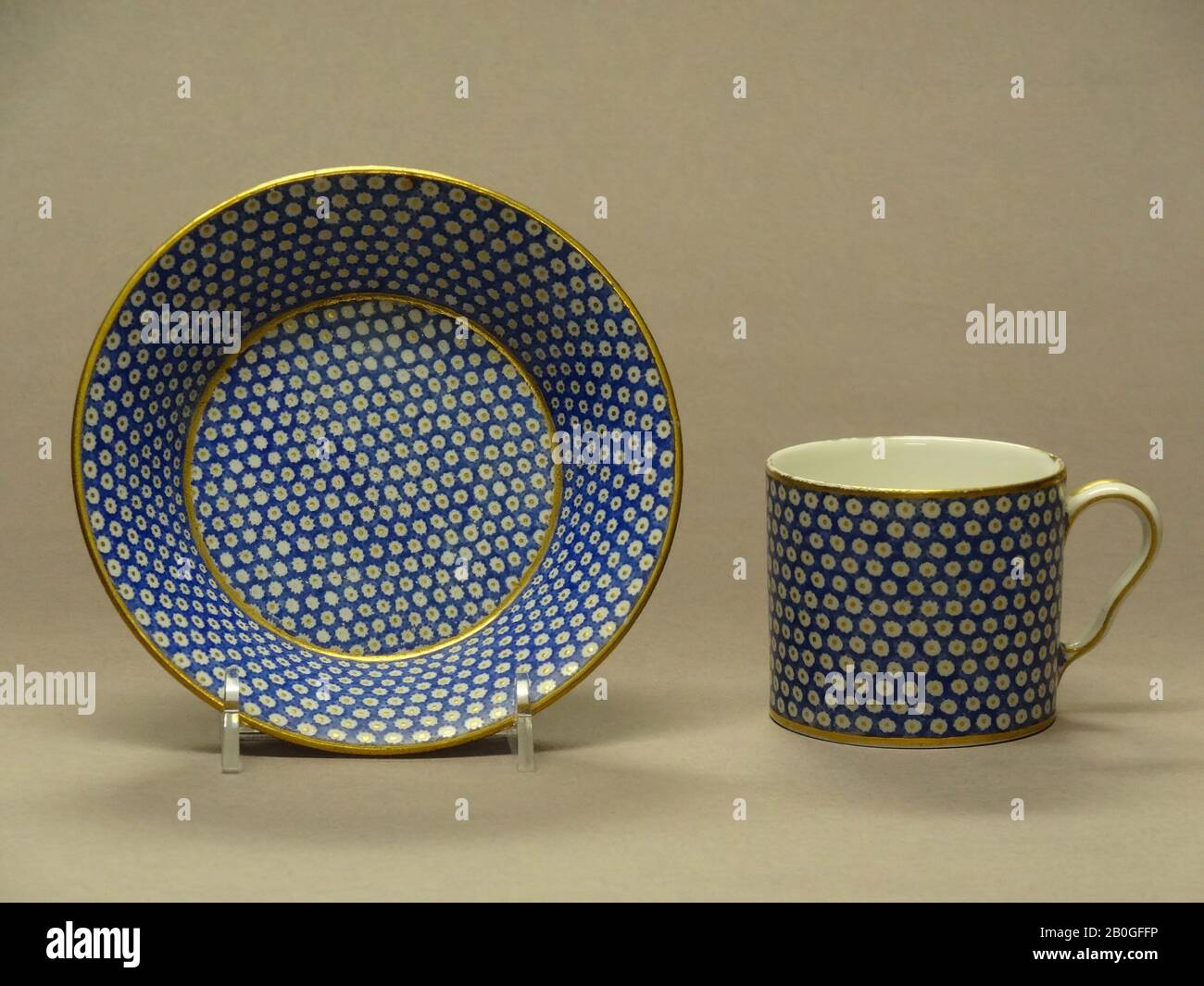 Sèvres style, tasse et soucoupe, c. 1780, porcelaine à pâte dure, tasse : 2 3/4 x 2 3/8 po. (7 x 6 cm Banque D'Images