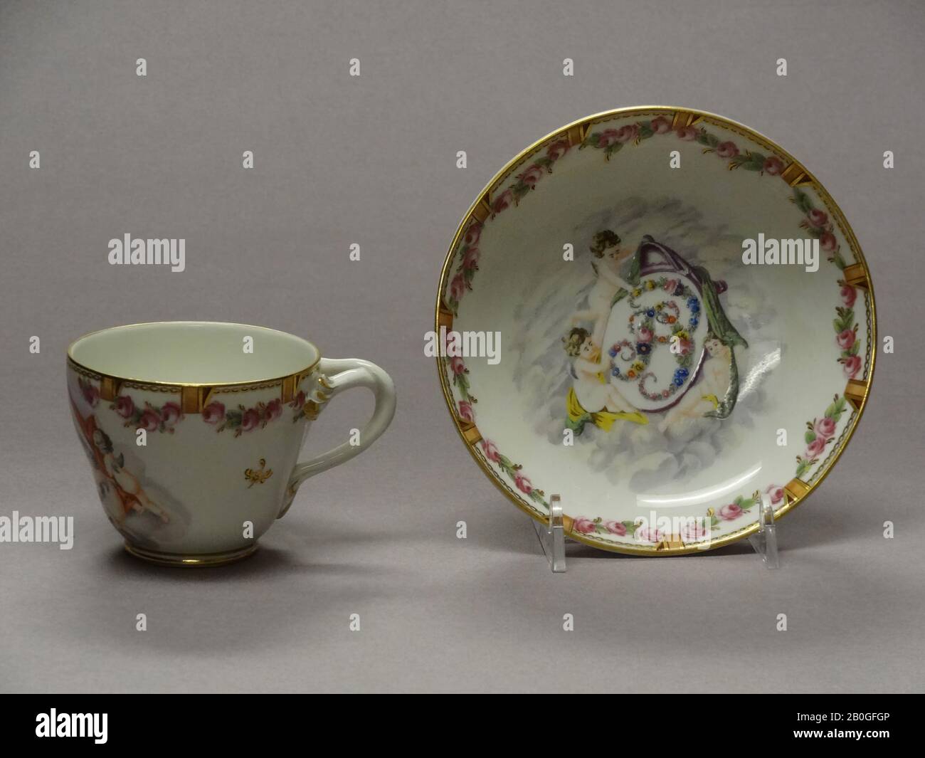 Sèvres style, tasse et soucoupe, XVIIIe siècle, porcelaine à pâte dure, tasse : 3 x 2 1/2 po. (7,6 x 6,4 cm Banque D'Images