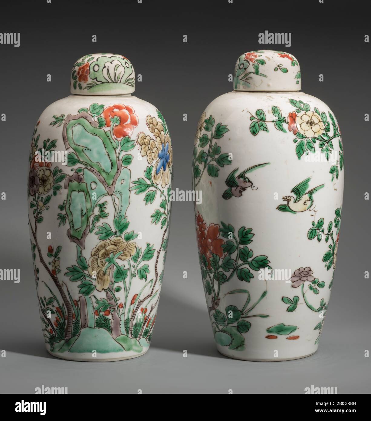 Chinois, Paire De Jars De Famille Verte, Porcelaine, Hauteur : 12 Po. (30,5 cm Banque D'Images