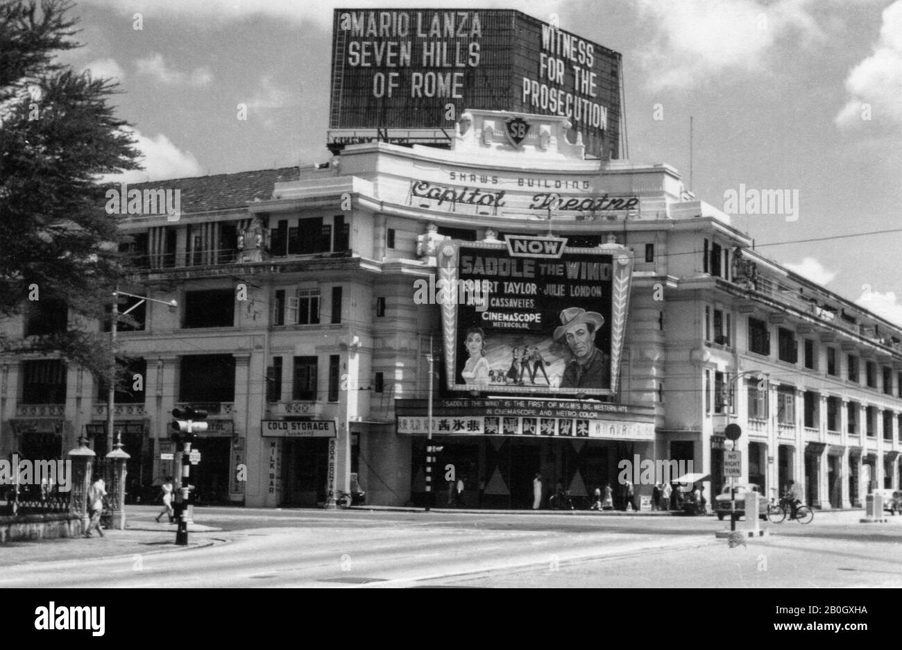 Singapour. 1958. Capitol Cinema avec Robert Taylor et Julie Londres, qui montrent Saddle the Wind. Banque D'Images
