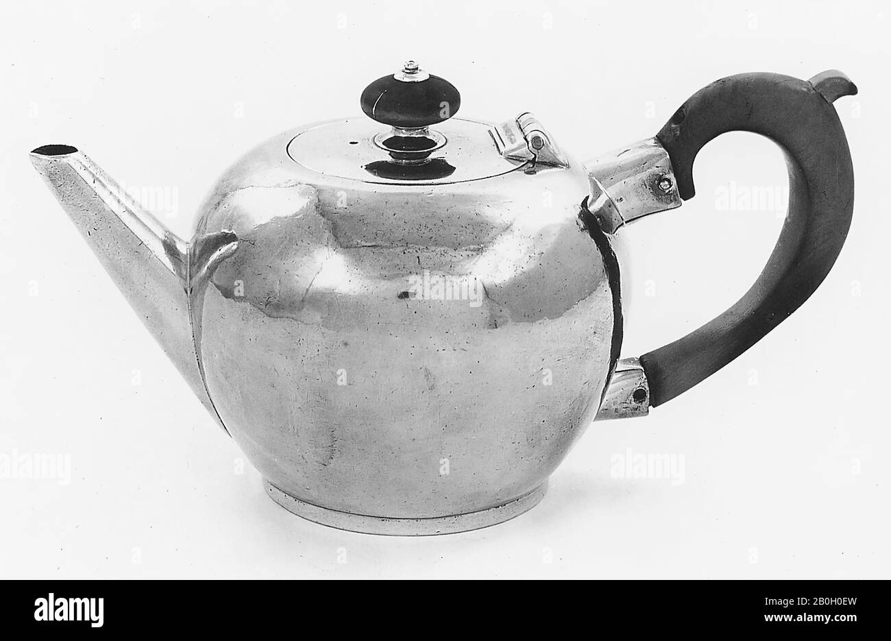 Pierre Platel, Anglais, 1664–1719, Teapot, 1718/19, argent, 4 3/16 x 8 1/16 x 3 7/8 po. (10,6 x 20,5 x 9,8 cm Banque D'Images