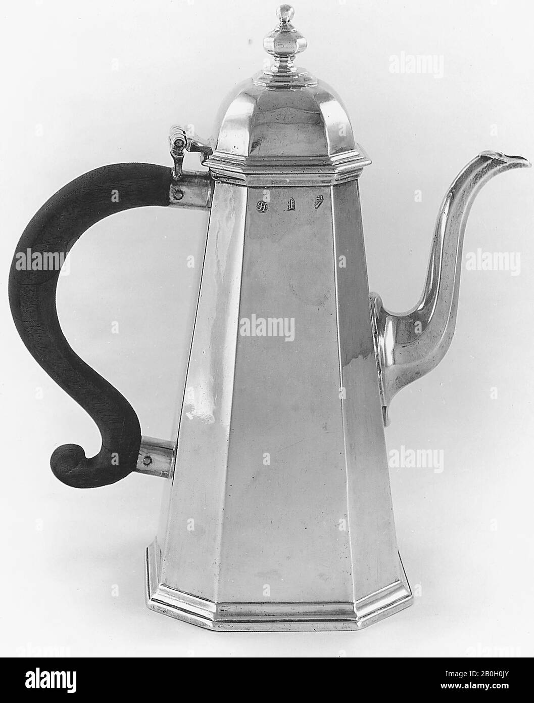 Henry Daniel, Anglais | Irlandais, mort 1737, Cafetière, 1729, argent, 9 3/8 x 8 1/16 x 4 13/16 in. (23,8 x 20,5 x 12,2 cm Banque D'Images