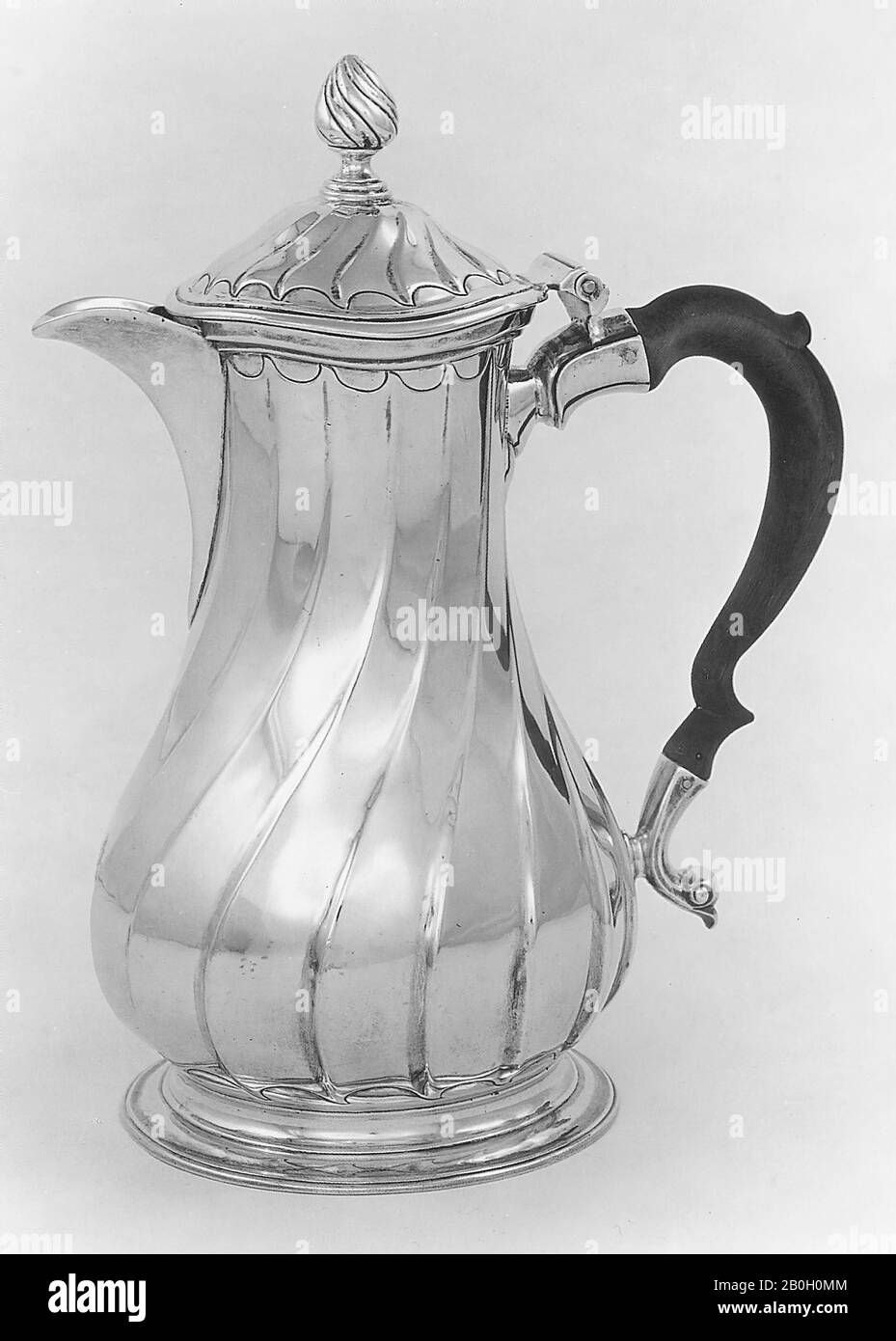 Lewis Herne et Francis Butty, anglais, actif 1757–1770, Jug et Cover, 1757/58, argent, 9 3/8 x 6 11/16 x 4 3/4 in. (23,8 x 17 x 12,1 cm Banque D'Images