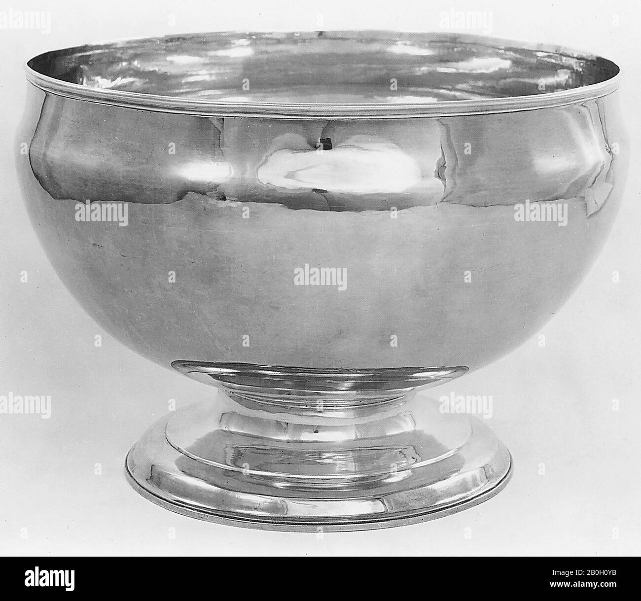 Edward Lothian et Patrick Robertson, anglais | écossais, Punch Bowl, 1754/55, argent, 9 3/8 x 14 x 14 po. (23,8 x 35,6 x 35,6 cm Banque D'Images