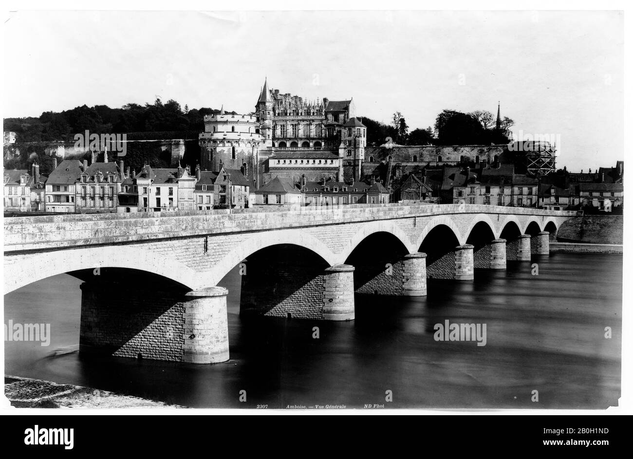Unknown, Château d'Amboise: Vue générale, 1800–1899, Albumen imprimer, image: 10 11/16 x 16 9/16 in. (27,1 x 42 cm Banque D'Images