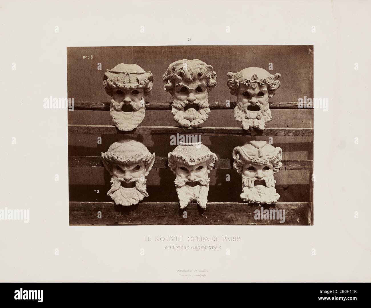 Louis-Émile Durandelle, français, 1839-1917, masques pour Les Foyers de la zone de gestion, nouvel Opéra de Paris, 1865, Albumen imprimé à partir de négatif à base de collodion humide sur verre, image: 10 13/16 x 14 3/4 in. (27,5 x 37,4 cm Banque D'Images