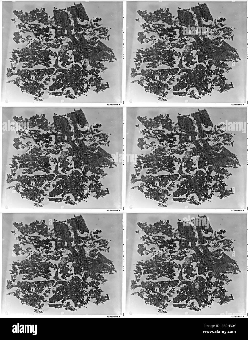 Fragment, Japon, période Nara (710–794), Tempyō (729–749), date 8ème siècle, Japon, tissu Uni, 10 x 12 po. (25,40 x 30,48 cm), textiles-tissés Banque D'Images