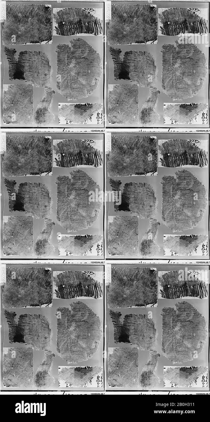 Fragments, Japon, période Nara (710–794), Tempyō (729–749), date 8ème siècle, Japon, tissu Uni, 12 x 10 po. (30,48 x 25,40 cm), Textiles Peints et Imprimés Banque D'Images