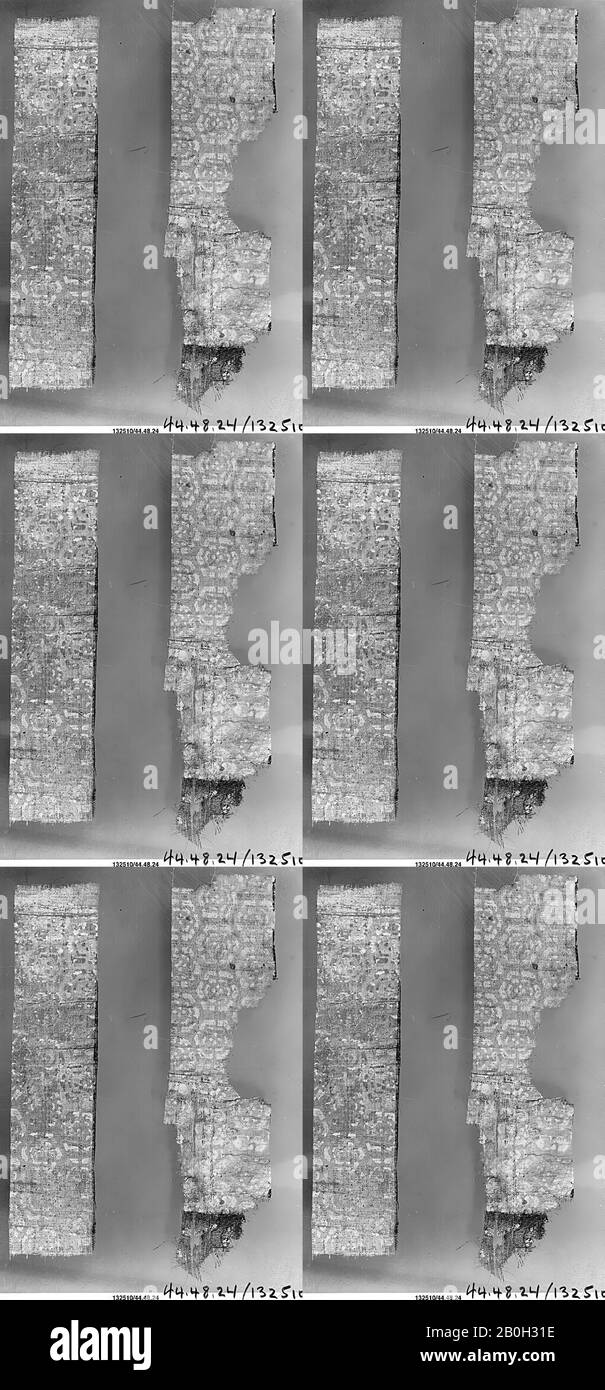 Fragments, Japon, période Nara (710–794), Tempyō (729–749), Date 8ème siècle, Japon, tissage Scrim, Total : 12 x 10 po. (30,5 x 25,4 cm), Peint en textiles et Imprimé Banque D'Images