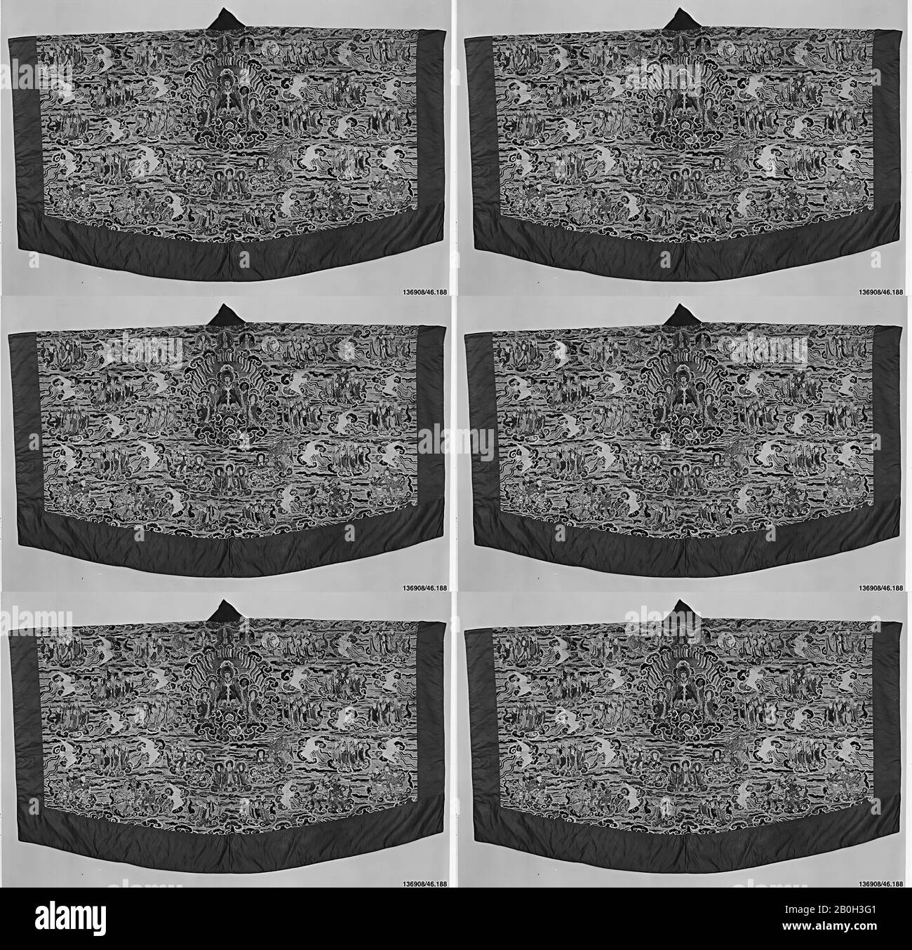 Daoïste Robe of Descent (Jiang yi), Chine, Ming (1368–1644) ou dynastie Qing (1644–1911), date XVIIe siècle, Chine, soie et fils métalliques brodés sur damassette en satin de soie, 53 x 83 1/2 po. (134,6 x 212,1 cm), costumes brodés Banque D'Images
