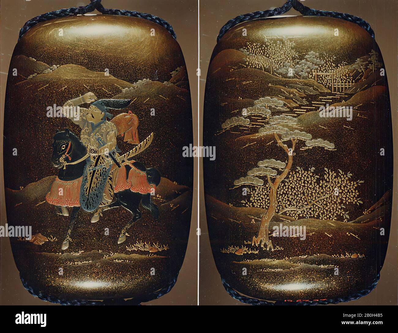 Cas (Inrō) avec conception de Courtier sur le cheval (obverse); Paysage avec Arbres (inverse), Japon, XIXe–XXe siècle, Japon, Lacquer, fundame, nashiji, hirakie or et colorée, takamakie; intérieur: Nashiji et fundame, 3 7/16 x 2 5/16 x 13/16 po. (8,7 x 5,8 x 2 cm), Inrō Banque D'Images