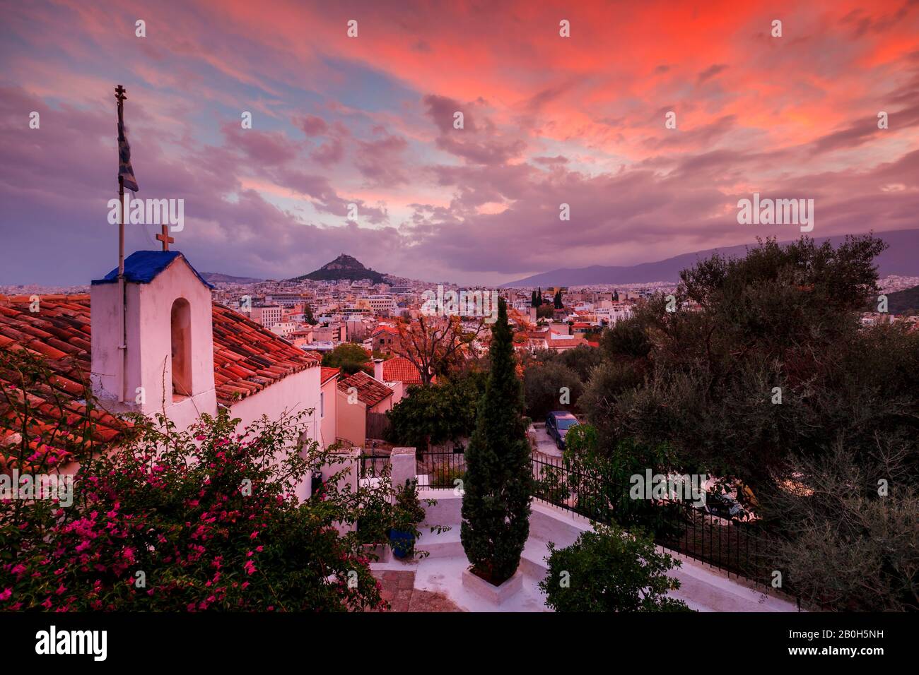 Vue de la colline Lycabettus d'Anafiotika quartier dans la vieille ville d'Athènes, Grèce. Banque D'Images