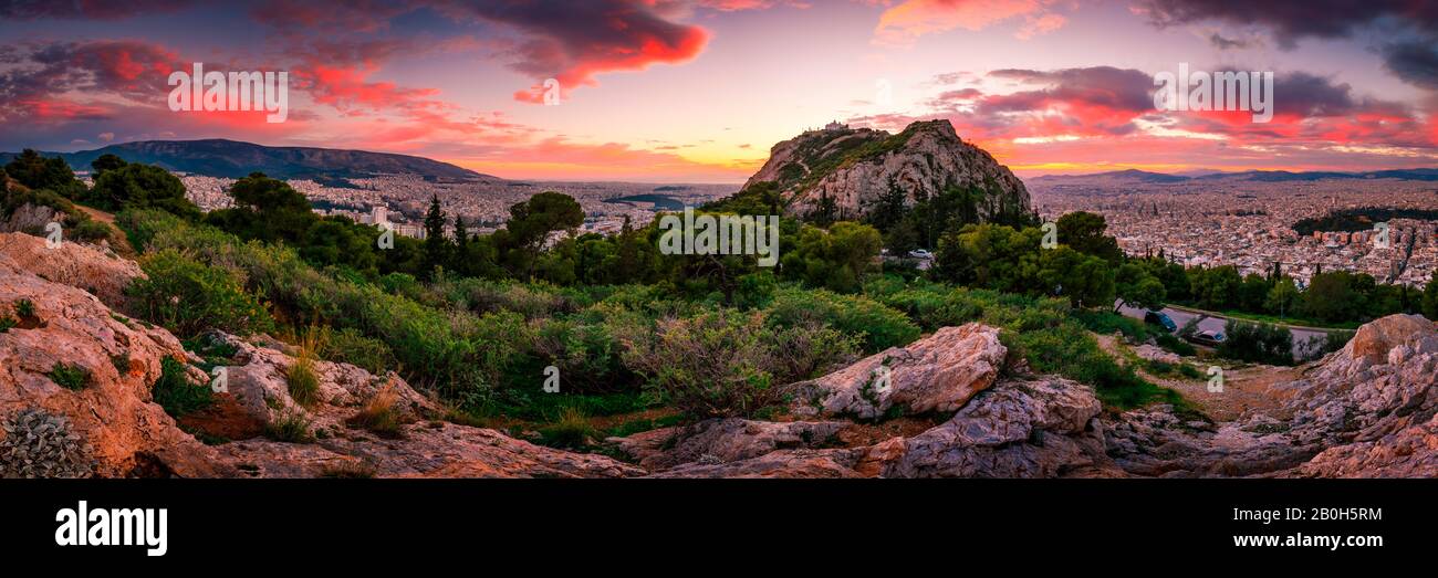 Vue d'Athènes depuis la colline du Lycabette au coucher du soleil, la Grèce. Banque D'Images