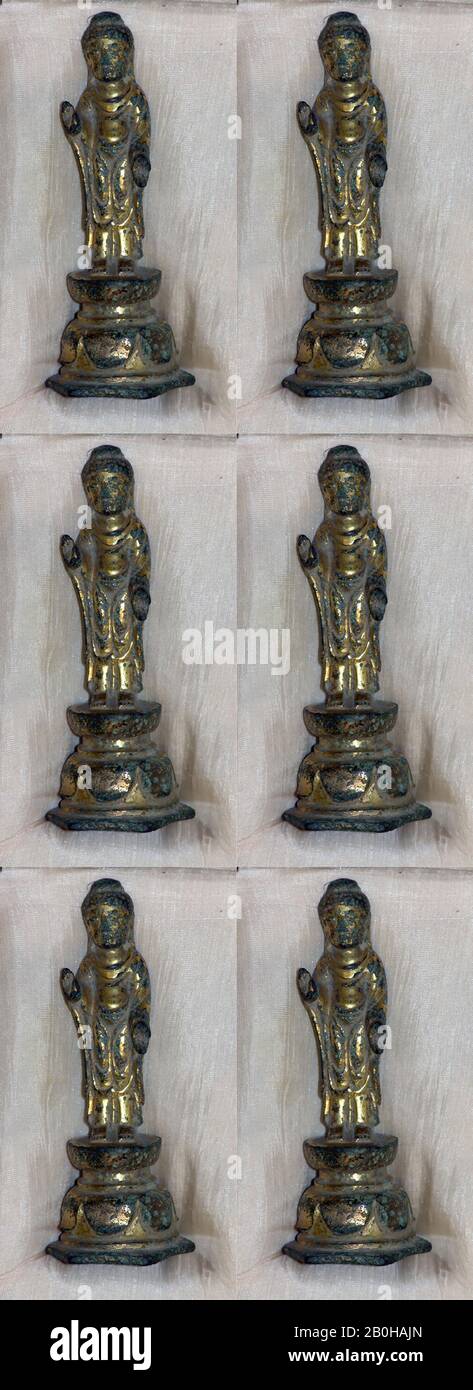 Bouddha sur Lotus trône, Corée, CA. 7ème au 8ème siècle, Corée, bronze Gilt, H. 4 1/4 in. (10,8 cm), Sculpture Banque D'Images
