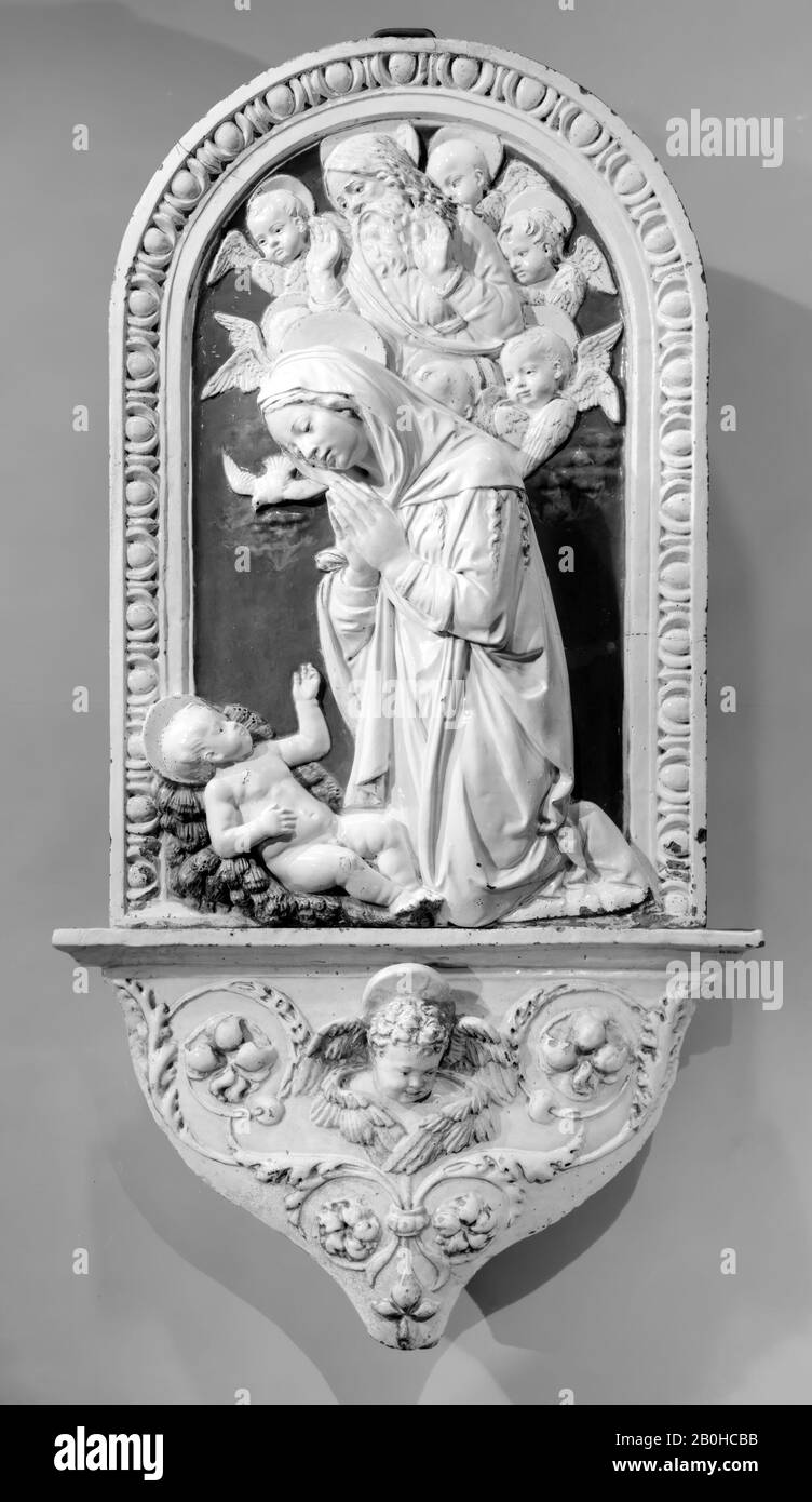 Atelier d'Andrea della Robbia, Virgin Adoring the Christ Child, Italien, Florence, Atelier d'Andrea della Robbia (Italien, 1435–1525), après 1479, Italien, Florence, Glazed terre cuite, Général: 40 1/4 × 21 1/4 × 5 in. (102,2 × 54 × 12,7 cm), Sculpture Banque D'Images