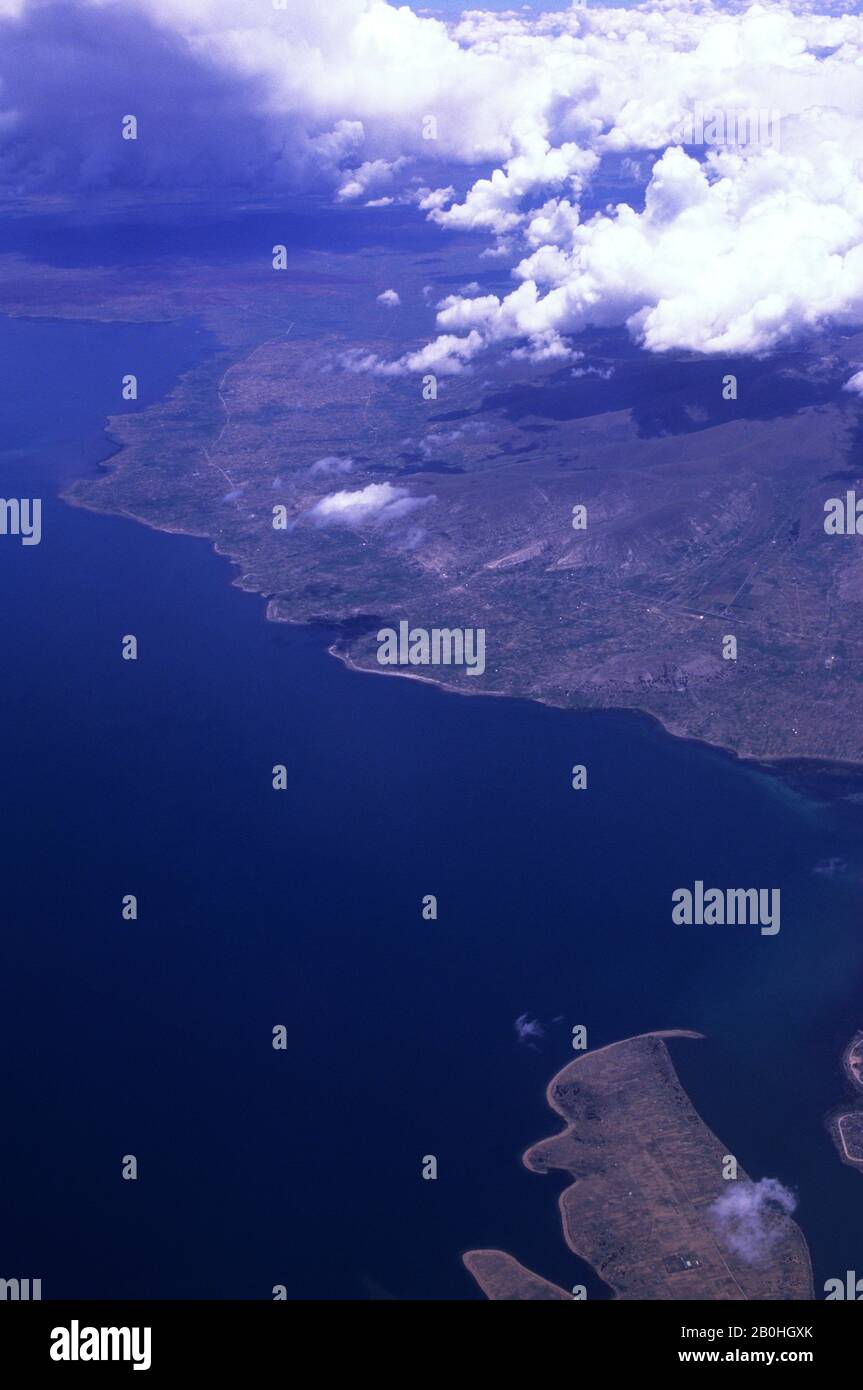 AMÉRIQUE DU SUD, PÉROU, VUE AÉRIENNE DU LAC TITICACA Banque D'Images