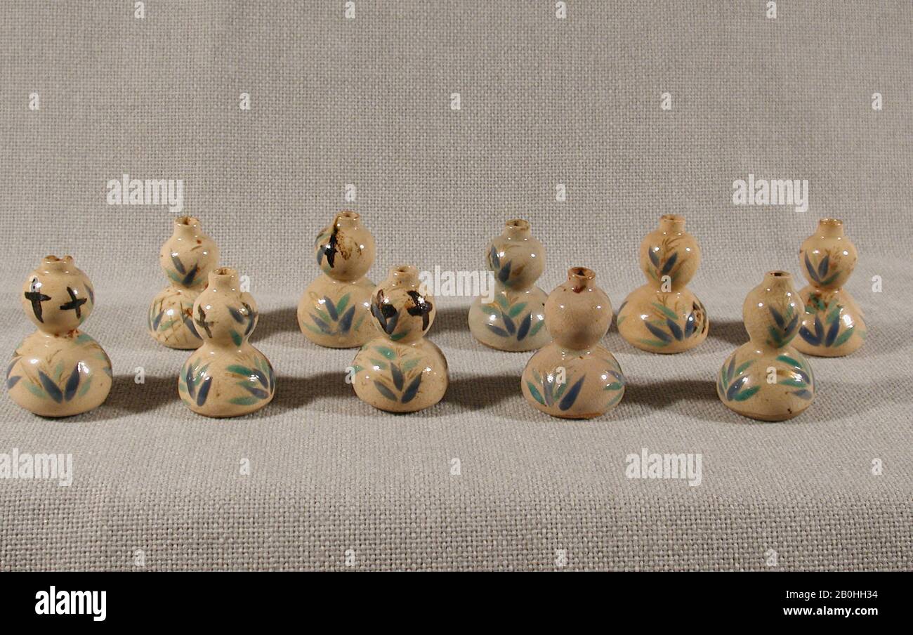 Ensemble de dix Navires en Forme de Gourd avec Reed Design, Japon, période Edo (1615–1868), date XVIIIe siècle, Japon, grès aux émaux de glaçures et or (Kyoto ware), H. 1 7/8 po. (4,8 cm), céramique Banque D'Images