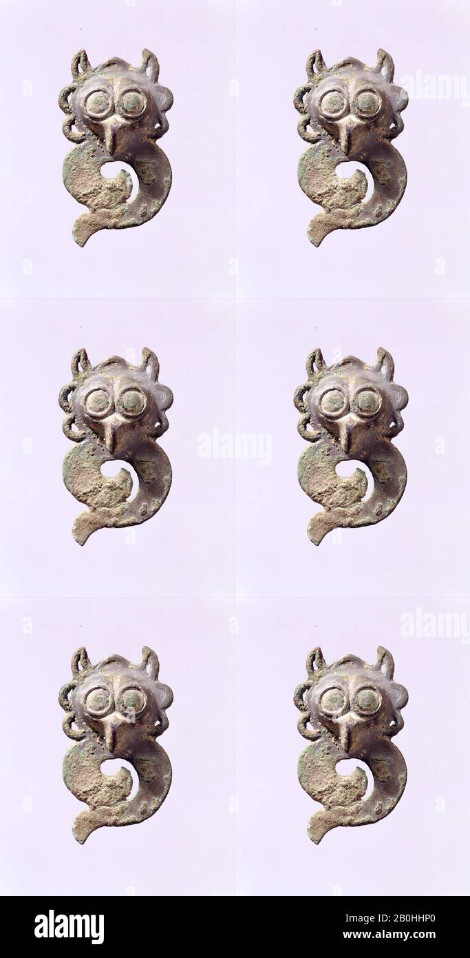 Harnais ornement avec Owl's Head, Chine du Nord-Ouest, 4ème siècle avant J.-C., Chine du Nord-Ouest, bronze teinté, H. 3 1/4 po. (8,3 cm); W. 1 3/4 po. (4,4 cm), Métal Banque D'Images