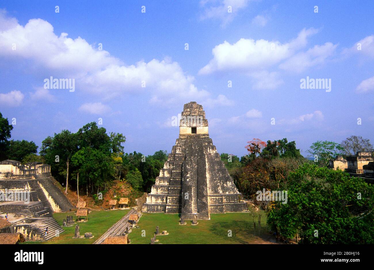 GUATEMALA, TIKAL, TEMPLE DE LA JAGUAR GÉANTE (TEMPLE I), GRANDE PLACE Banque D'Images