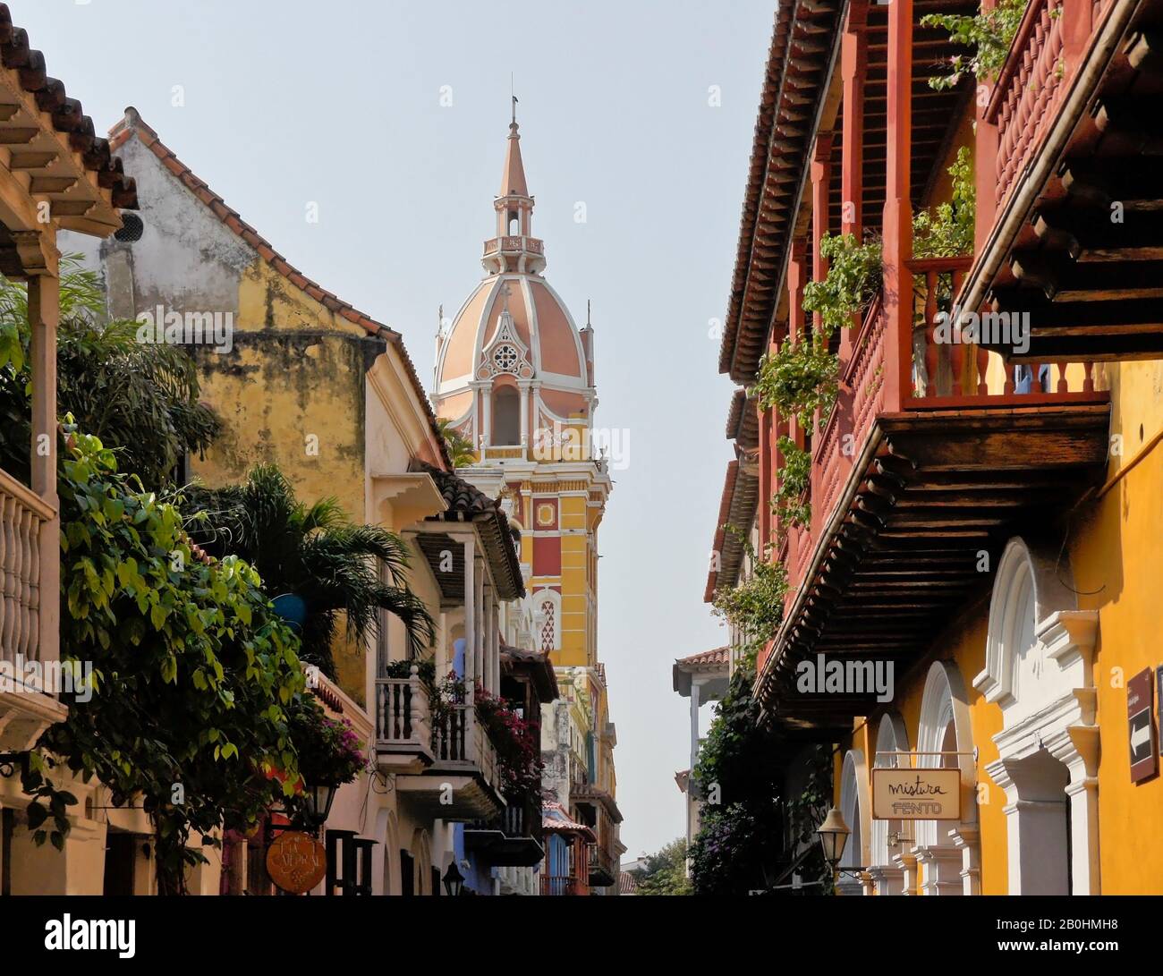 Cathédrale de Carthagène et architecture coloniale dans la vieille ville (ville fortifiée) de Carthagène, Colombie Banque D'Images