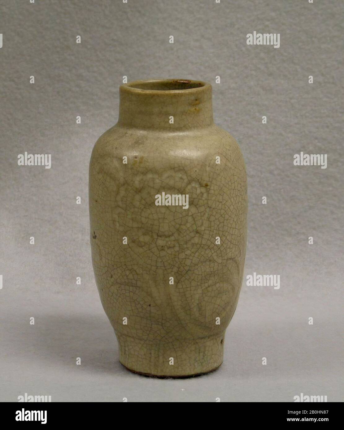 Jar, Chine, dynastie Song (960–1279) (?), Culture : Chine, Poterie, H. 5 in. (12,7 cm) ; avec 2 3/4 po. (7 cm), céramique Banque D'Images