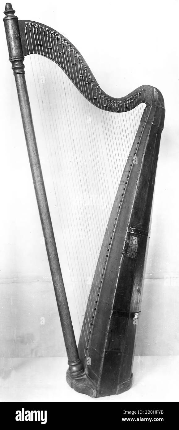 Crochet Harp, allemand ou autrichien, début du XIXe siècle, Allemagne ou Autriche, allemand ou autrichien, bois, divers matériaux, Extreme H: 152 cm (59 13/16 po); pilier L. 151 cm (59 7/16 po), Plateau De Son: Résonnant L. 114 cm (44 7/8 po), Plus Grand W. 33,2 cm (13 1/16 po), Cordes (longueur sonore): Plus long 134 cm (52 3/4 po), le plus court 9,7 cm (3 13/16 po), corde-Harp Banque D'Images