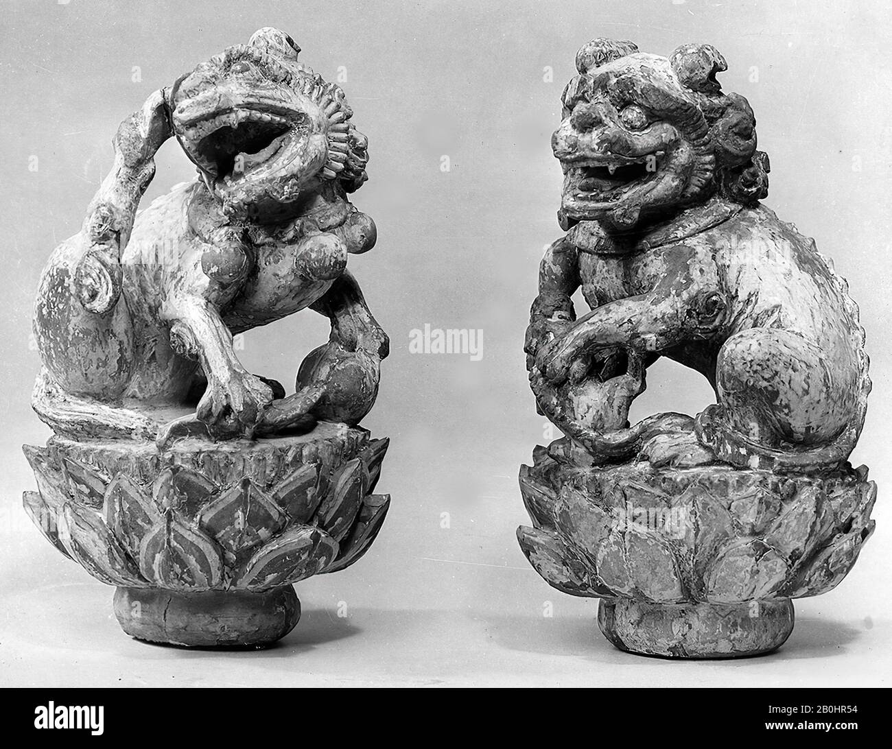 Statuette Lion, Chine, dynastie Song (960–1279), Culture : Chine, Bois, H. 7 1/2 in. (19,1 cm), Sculpture Banque D'Images