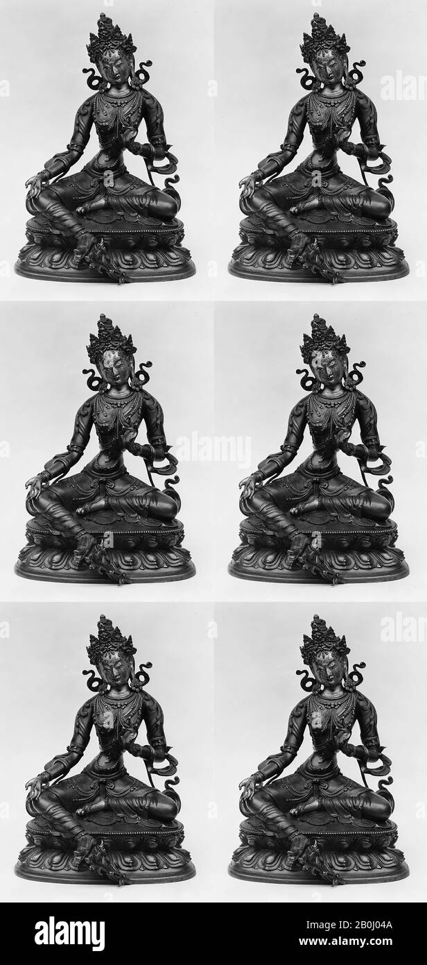 TTara verte assise, Tibet, XVIIe–XVIIIe siècle, Tibet, Bronze, Général : H. 10 3/16 po. (25,9 cm), Sculpture Banque D'Images