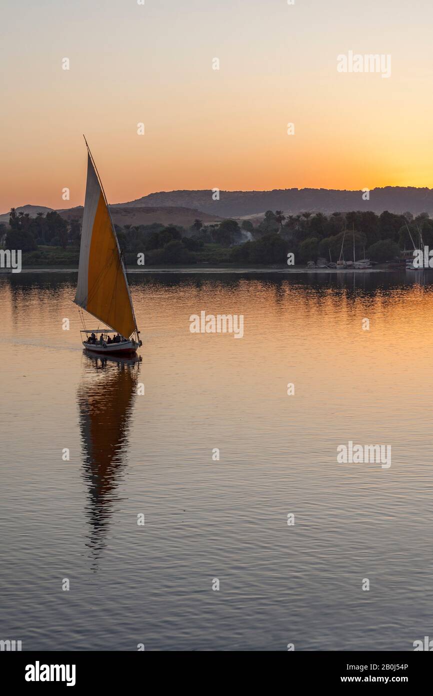 Felucca sur le Nil, Assouan, Égypte Banque D'Images