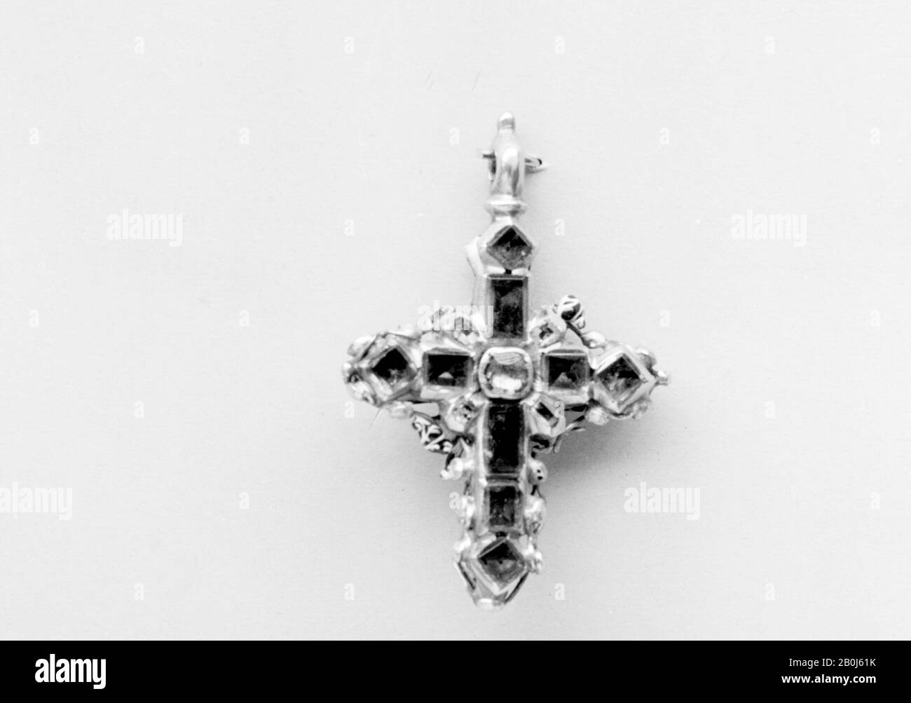Pendentif, italien, probablement Sicile, CA. 1650–75, italien, probablement Sicile, or, émail, émeraude, diamants, béryle, Total : 1 3/8 × 15/16 × 1/4 po. (3,5 × 2,4 × 0,6 cm Banque D'Images