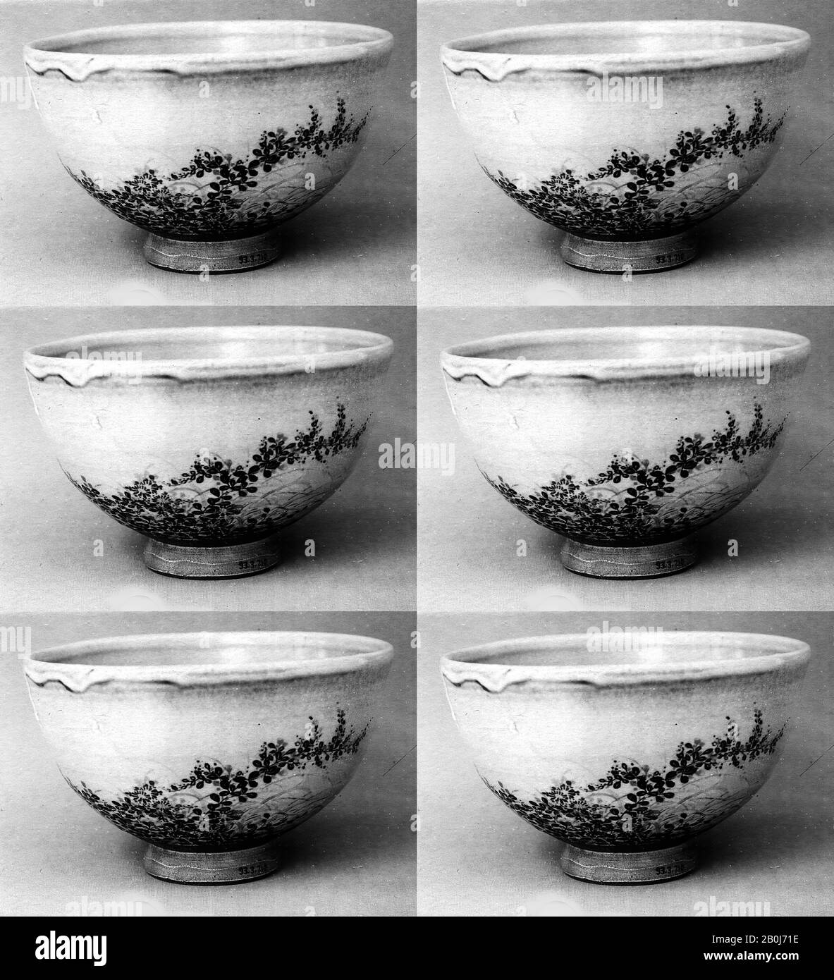 Nin'ami Dōhachi (Takahashi Dōhachi II), bol à thé avec Herbes d'automne, Japon, période Edo (1615–1868), Nin'ami Dōhachi (Takahashi Dōhachi II) (japonais, 1783–1855), première moitié du XIXe siècle, Japon, grès à fond crème, peint avec des émaux polychrome et de l'or sur un glacer transparent (Kyoto), H. 3. (7,6 cm) ; diam. 4 3/4 po. (12,1 cm), céramique Banque D'Images