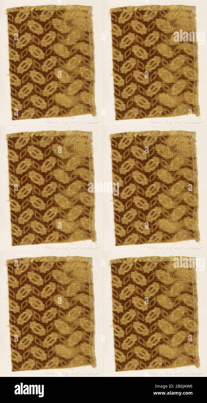 Fragment, italien, XVIe siècle, italien, soie, Général : 8 3/4 x 6 5/8 in. (22,2 x 16,8 cm), textiles-Velours Banque D'Images