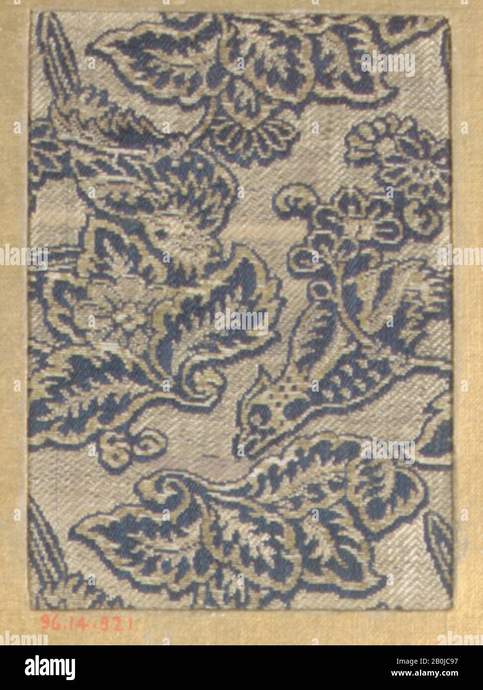 Pièce, Japon, XVIIIe–XIXe siècle, Japon, soie, 4 x 2 3/4 po. (10,16 x 6,99 cm), textiles-tissés Banque D'Images