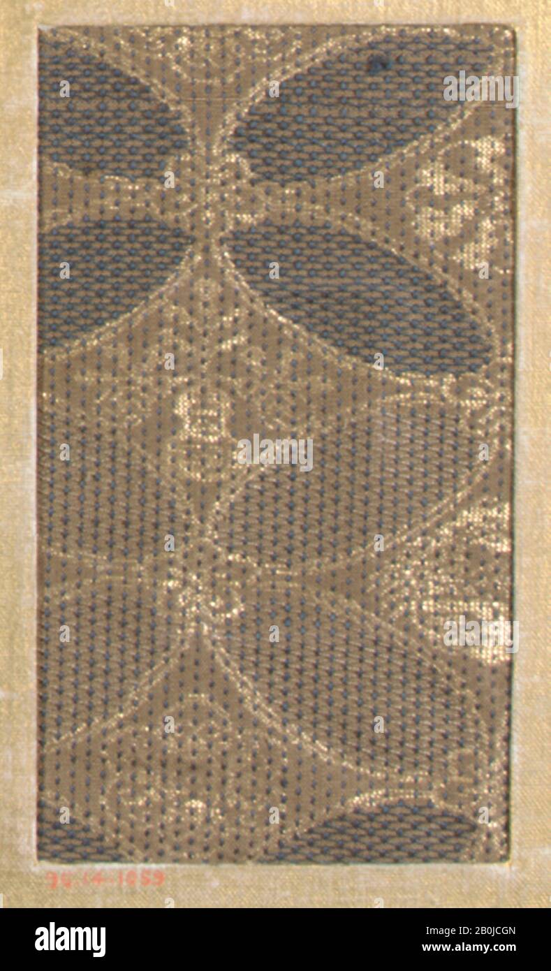 Pièce, Japon, XVIIIe–XIXe siècle, Japon, soie, 4 3/4 x 2 3/4 po. (12,07 x 6,99 cm), textiles-tissés Banque D'Images