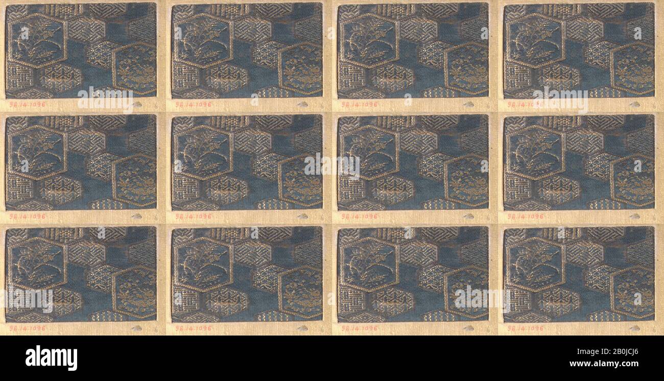 Pièce, Japon, XVIIIe–XIXe siècle, Japon, soie, 2 x 3 1/4 po. (5,08 x 8,26 cm), textiles-tissés Banque D'Images