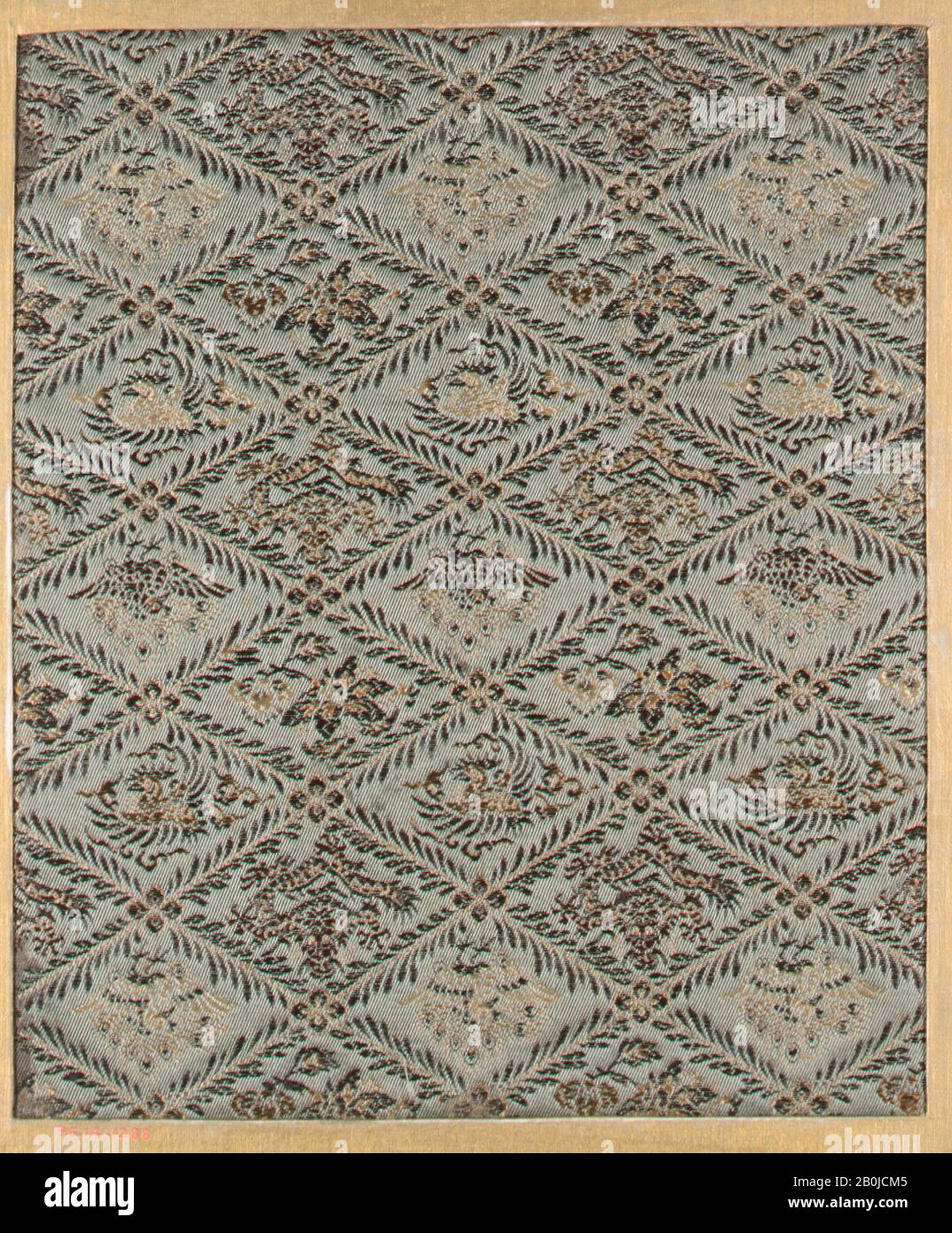 Pièce, Japon, XVIIIe–XIXe siècle, Japon, soie, 9 1/4 x 9 po. (23,50 x 22,86 cm), textiles-tissés Banque D'Images
