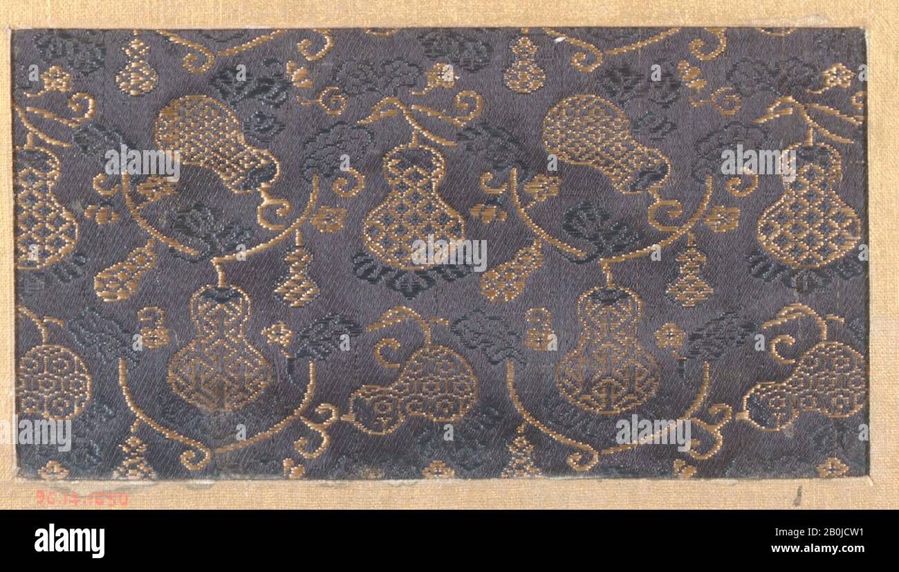 Pièce, Japon, XVIIIe–XIXe siècle, Japon, soie, 3 x 6 po. (7,62 x 15,24 cm), textiles-tissés Banque D'Images