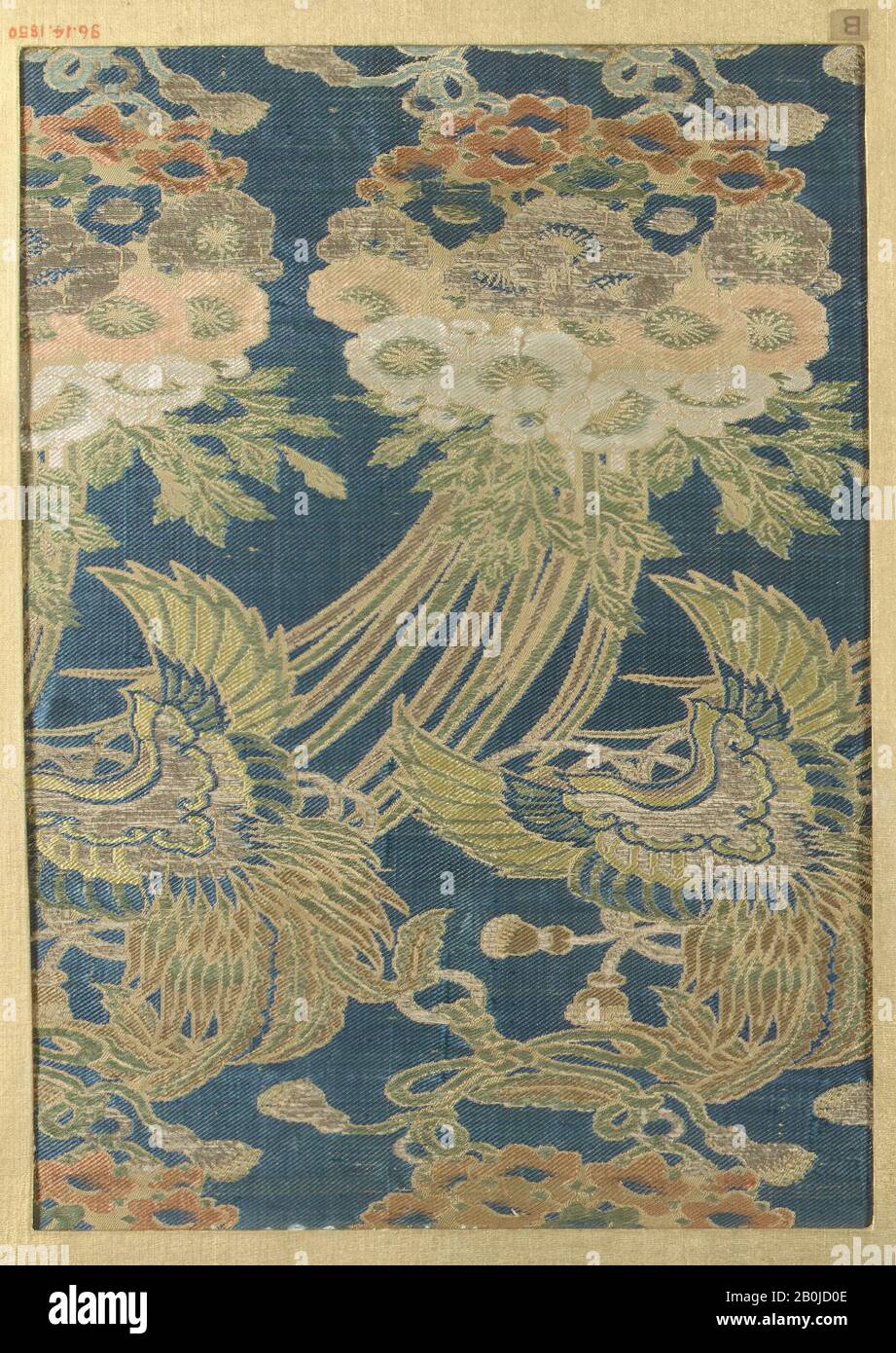 Pièce, Japon, XVIIIe–XIXe siècle, Japon, soie, 9 1/2 x 6 3/4 po. (24,13 x 17,15 cm), textiles-tissés Banque D'Images