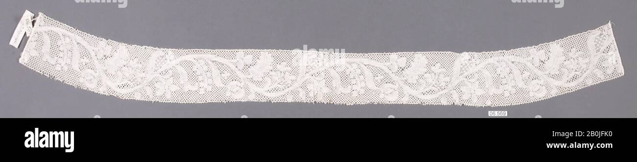 Insertion, Flamande, fin du XVIIIe siècle, flamande, dentelle Bobbin, L. 22 x W. 2 pouces (55,9 x 5,1 cm), textiles-lacets Banque D'Images