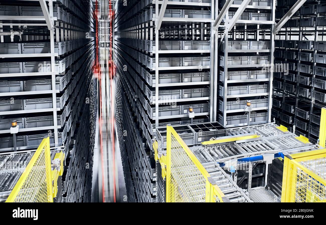 Système de gestion d'entrepôt automatisé moderne. Banque D'Images