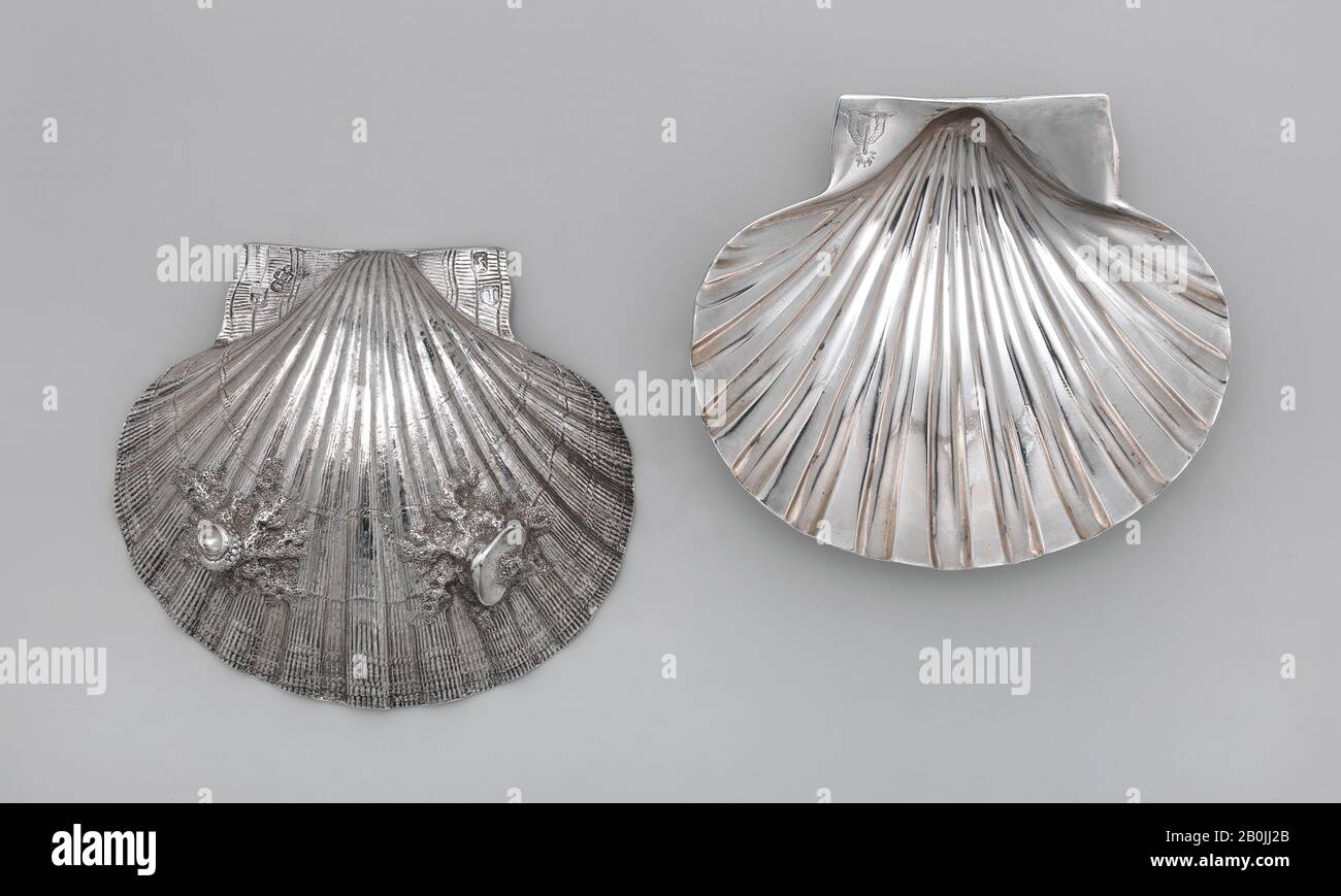 Paul de Lamerie, paire de coquilles de pétoncle, British, London, Paul de Lamerie (British, 1688–1751, active 1712–51), 1734/35, British, London, Silver, Global (0,61 confirmé) : 1 5/16 x 5 1/16 x 4 7/16 po, 6 oz. 7 dwt. (3,3 x 12,8 x 11,3 cm, 0,198kg)', Total (0,62 confirmé) : 1 3/16 x 5 1/16 x 4 7/16 po., 6 oz. 11 dwt. (3 x 12,8 x 11,3 cm, 0,204 kg), Métal-argent Banque D'Images