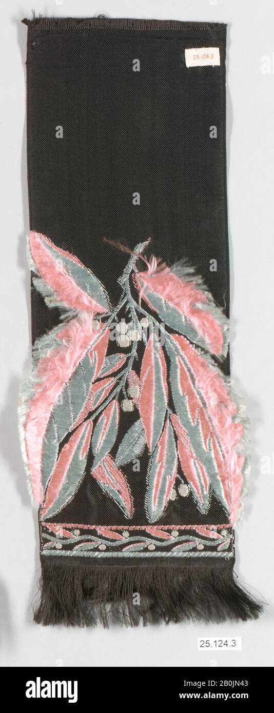 Cravate pour femme, française, 1870–1980, française, soie, L. 10 x W. 3 3/4 pouces, 25,4 x 9,5 cm, textiles-Woven Banque D'Images
