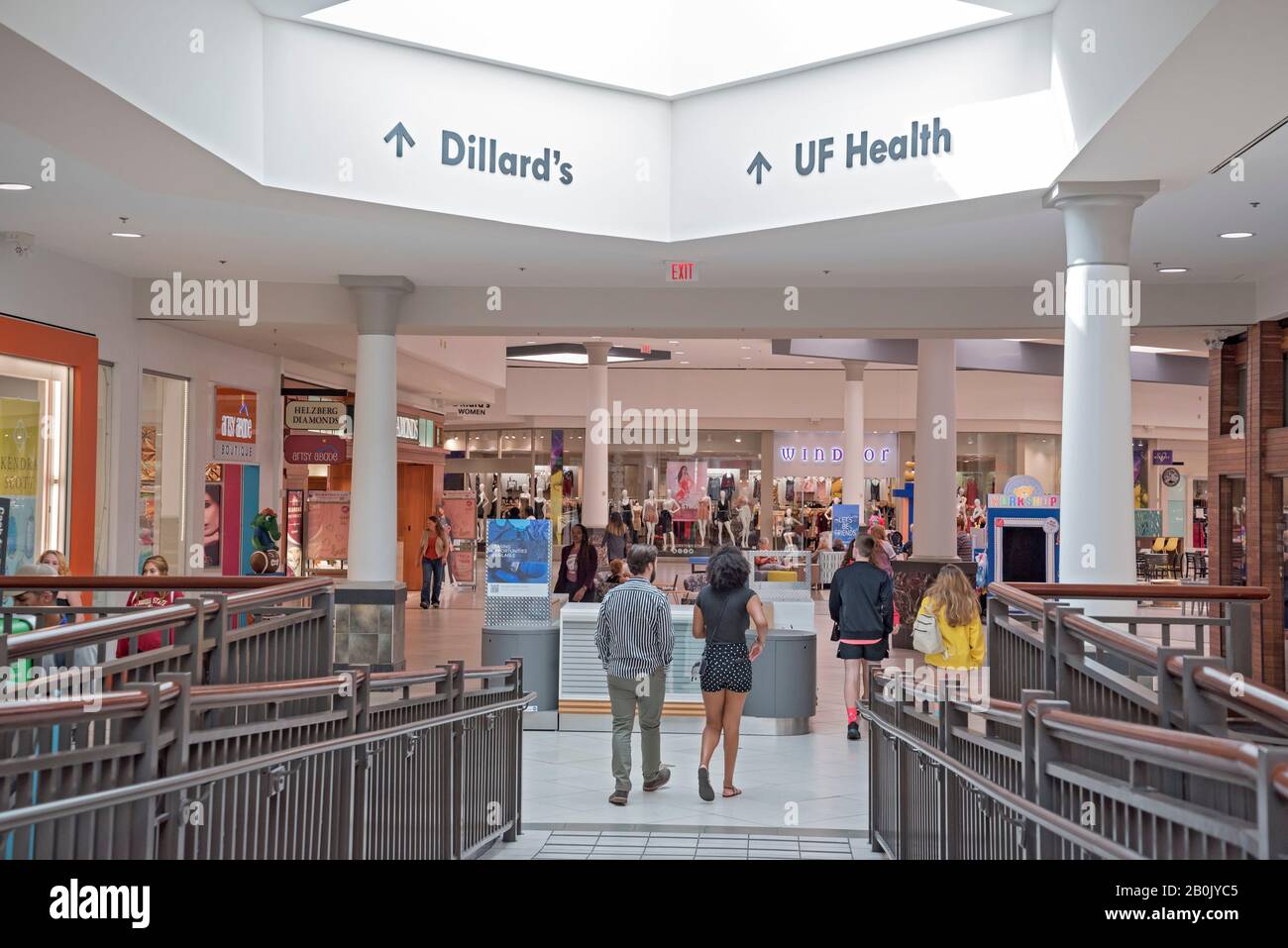 Le centre de santé de l'Université de Floride a récemment ouvert ses portes dans le centre commercial Oaks Mall de Gainesville, en Floride. Banque D'Images