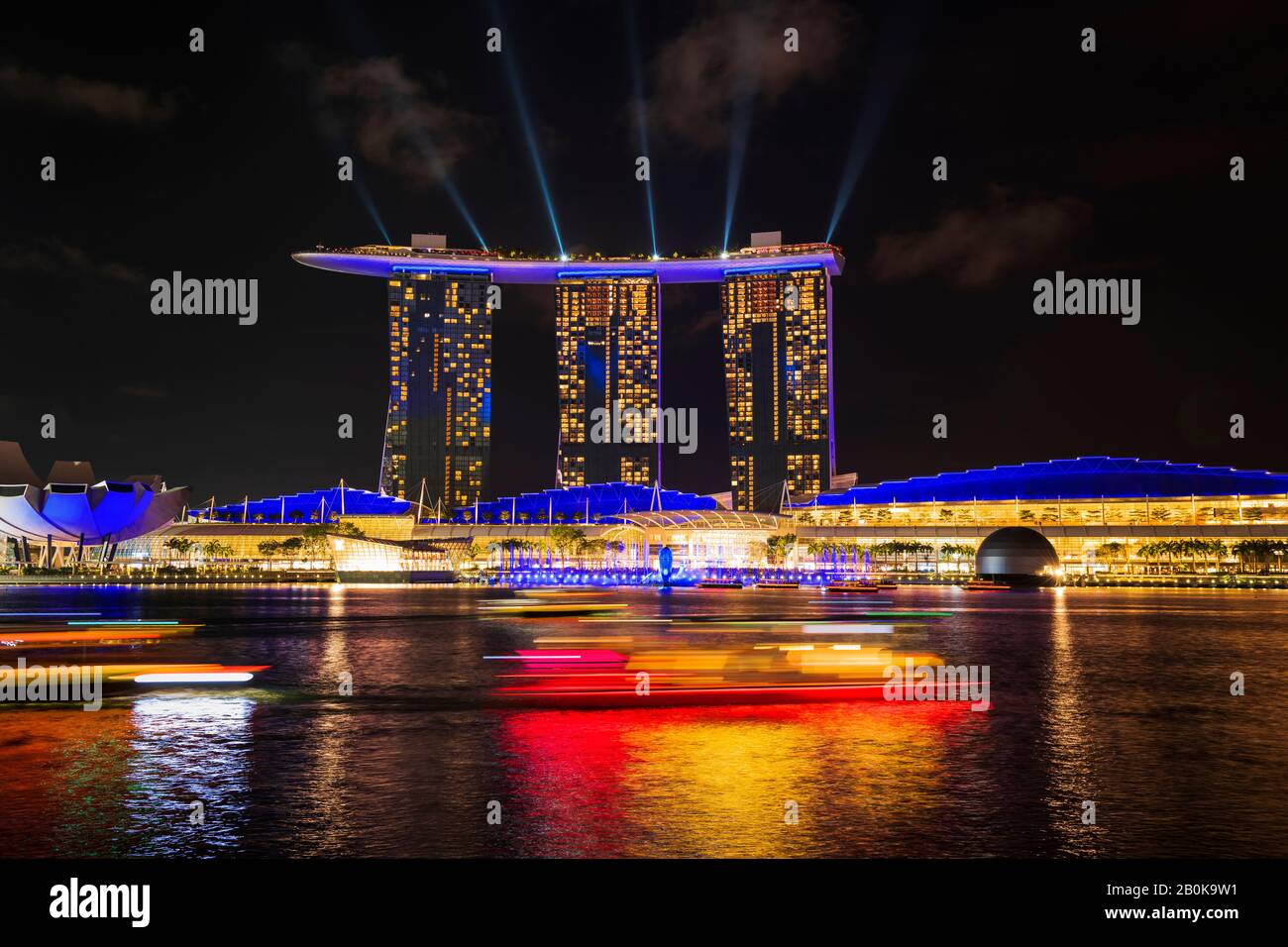 Spectres lumière et spectacle d'eau à Marina Bay Sands, Singapour, République de Singapour Banque D'Images