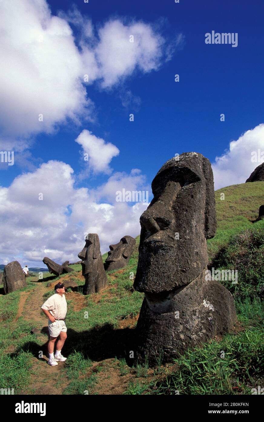 ÎLE DE PÂQUES, RANO RARAKU, CARRIÈRE, STATUES DE MOAI, TOURISME Banque D'Images