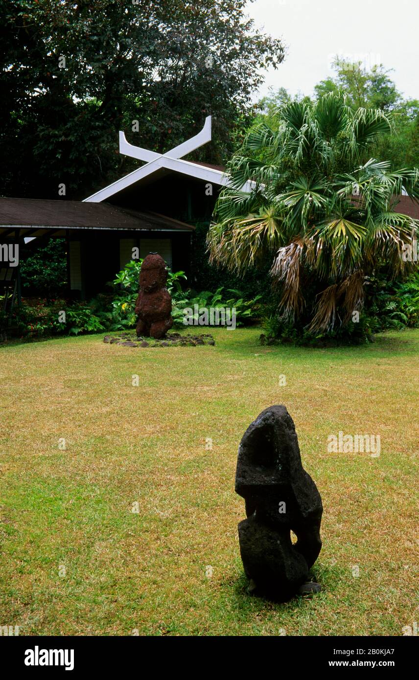 POLYNÉSIE FRANÇAISE, ÎLES DE LA SOCIÉTÉ, TAHITI, MUSÉE PAUL GAUGUIN, STATUE DE TIKI Banque D'Images